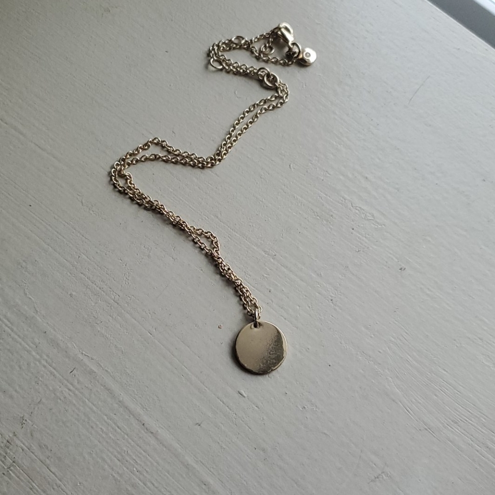 Simple gold necklace